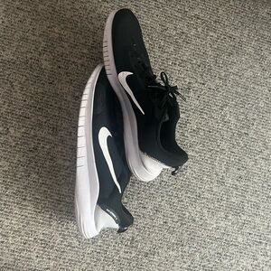 Nike Men's Black and White Sneakers